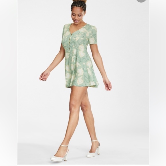 Modcloth x Collectif Romper One Piece US Size 6 Green  Floral Short Sleeve Zip U - Picture 3 of 16